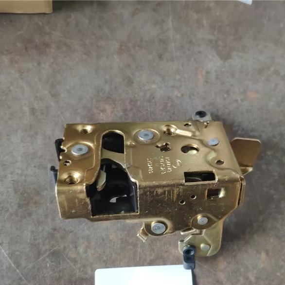 FRONT LEFT DOOR LOCK LIFAN 520 BREEZ L6105110